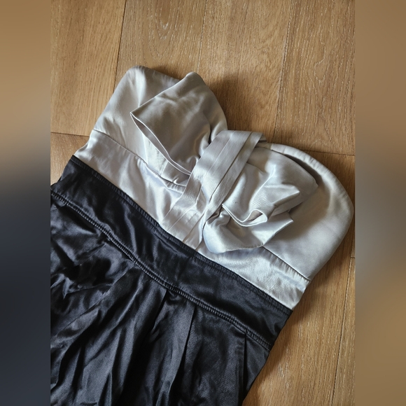 ECLIPSE | Black and greige strapless dress with bow - Picture 5 of 10